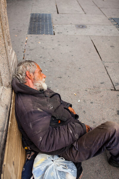 Бездомные спят
