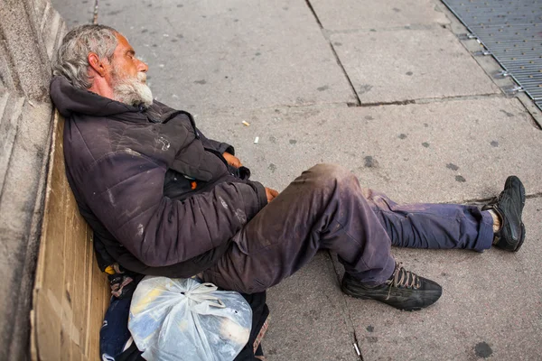Homeless sleeping — Stockfoto