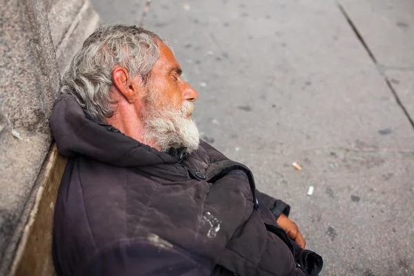 Sin hogar durmiendo — Foto de Stock