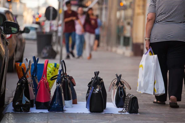 Sacos italianos falsificados para venda — Fotografia de Stock