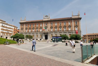Monza, İtalya - 01 Haziran 2025: Piazza Trento e Trieste 'deki Monza Belediye Binası