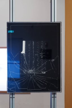 Prato, İtalya - 27 Haziran 2025: Sanat eseri Fine delle conifiche. Ugo Mulas 'ın Marcel Duchamp' ı, Eccentrica 'da sergilendi: Centro Pecci Koleksiyonları, Stefano Collicelli Cagol tarafından düzenlendi