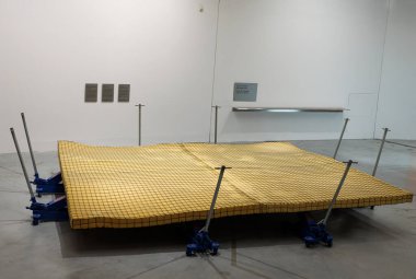 Prato, İtalya - 27 Haziran 2025: Eccentrica 'da sergilenen Liliana Moro' nun sanat eserleri favorisi: Stefano Collicelli Cagol tarafından düzenlenmiş Centro Pecci Koleksiyonları