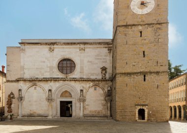 Kutsal Bakire Meryem 'in Varsayımı Katedrali, Slovenya' nın Koper Katedrali olarak da adlandırılır.