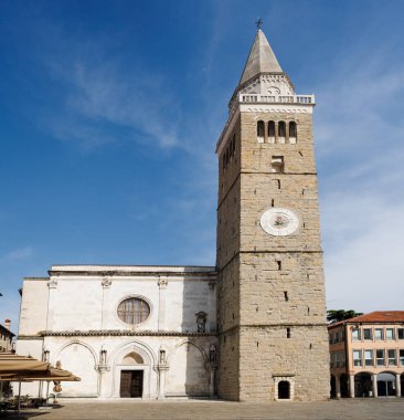 Kutsal Bakire Meryem 'in Varsayımı Katedrali, Slovenya' nın Koper Katedrali olarak da adlandırılır.