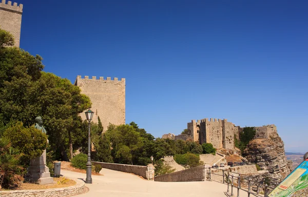 Castello normanno e castello di Venere — Foto Stock