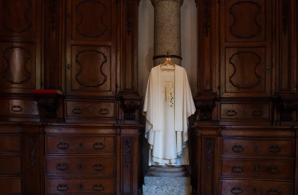 La sotana del sacerdote —  Fotos de Stock
