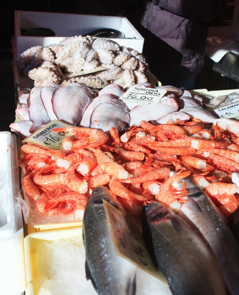 Вид на рыбный рынок — стоковое фото
