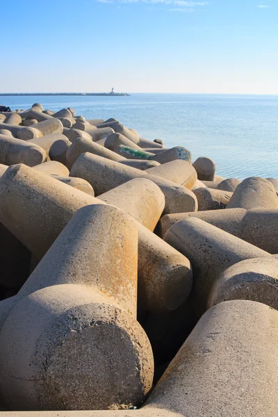 Stor sten i havet — Stockfoto