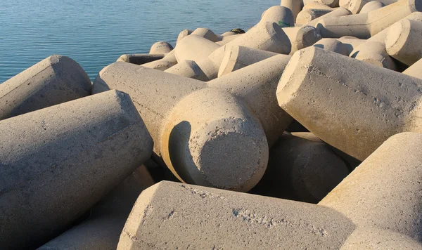 海里的大石头 — 图库照片