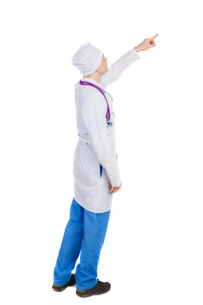 Лікар в халаті вказує . — стокове фото