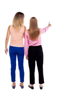 arkadan iki genç kız işaret görünüşü