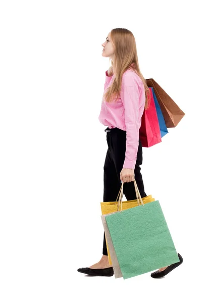 Visão traseira de ir mulher com sacos de compras — Fotografia de Stock