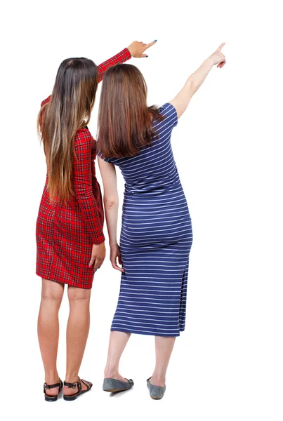 Hintere Ansicht von zwei junges Mädchen zeigen. — Stockfoto