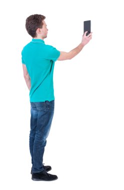 arkadan görünüşü ayakta iş adamı bir telefon veya tabl fotoğraf çekimi