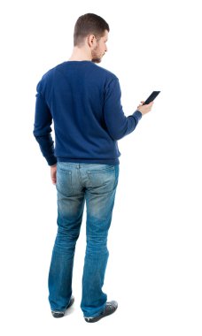 cep telefonu iş adamı arkadan görünüm kullanır.