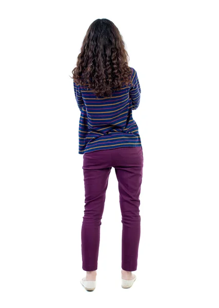 立っている若い美しい女性の背面図 — ストック写真