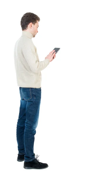 Achteraanzicht van zakenman maakt gebruik van mobiele telefoon. — Stockfoto