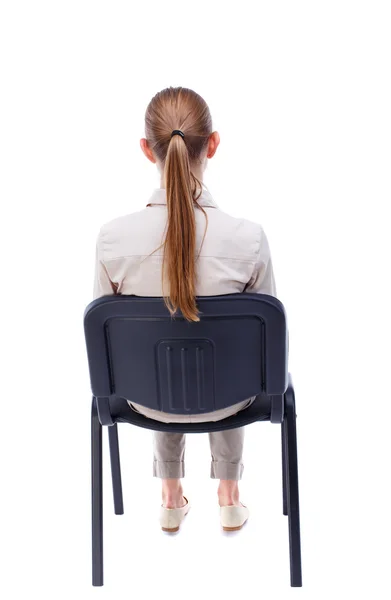 Fiatal gyönyörű nő ül a székre hátulnézet. — Stock Fotó