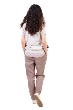 arkadan görünüşü duran genç güzel kadın