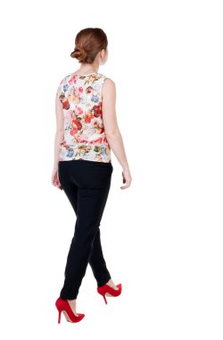 arkadan görünüşü yürüyen kadın .