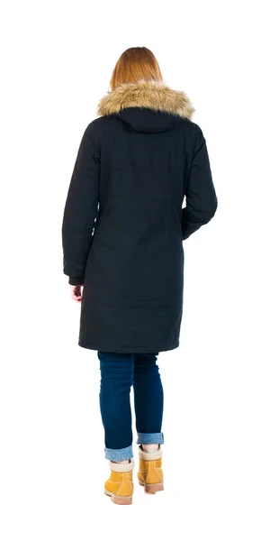 Achteraanzicht van gaan vrouw in parka. — Stockfoto