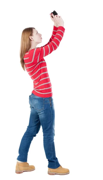 Vista de mulher fotografando traseira. fotógrafo de menina em jeans. — Fotografia de Stock