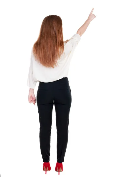 Baksidan på ung rödhårig affärskvinna pekar på wal — Stockfoto