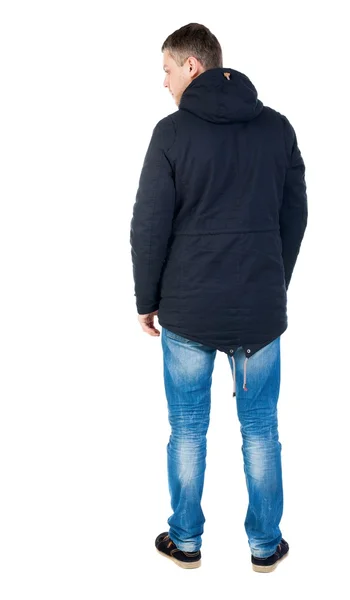 Bakifrån av stilig man i vinterjacka tittar upp. — Stockfoto