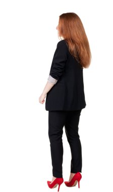 Arkadan redhead iş kadını düşünürken görünüşü.