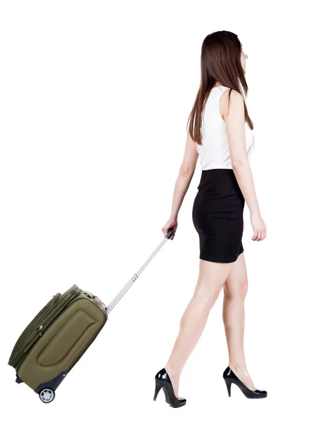 Arkadan Görünüm yürüyen kadın yeşil çanta. — Stok fotoğraf