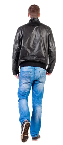 Rückansicht des Gehens gut aussehender Mann in Jacke — Stockfoto