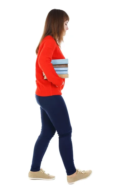 Mädchen kommt mit Stapel Bücher. — Stockfoto