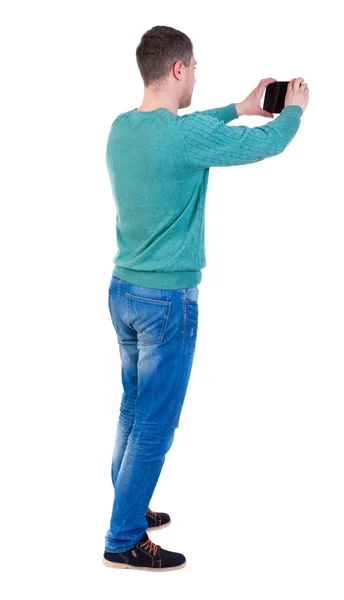 Vista posterior de hombre de negocios de pie fotografiando un teléfono o un tabl —  Fotos de Stock