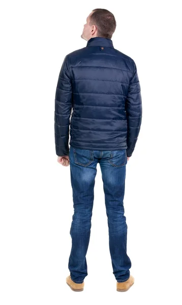 Rückansicht des gut aussehender Mann in blauer Windjacke suchen. — Stockfoto