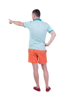 Arkadan görünüş-genç erkek t-shirt ve şort işaret.