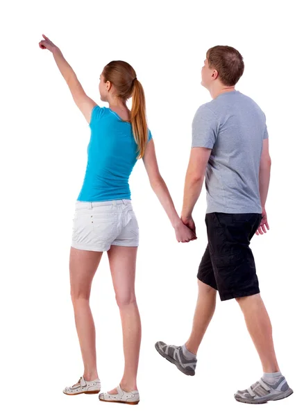 若いカップルを歩いての背面図 — ストック写真
