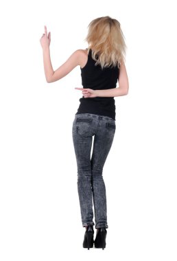 güzel genç bayan duvara dönük. arka görünüm.