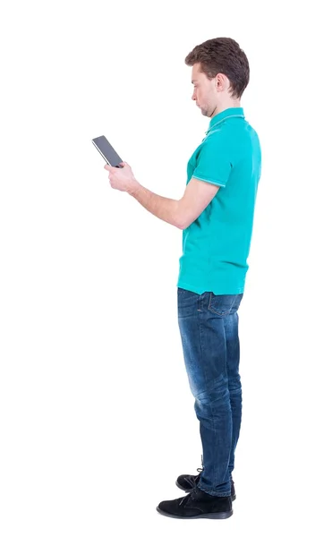 Achteraanzicht van zakenman maakt gebruik van mobiele telefoon. — Stockfoto