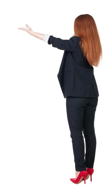 Vista posteriore della donna di affari giovane rossa indica a wal — Foto Stock