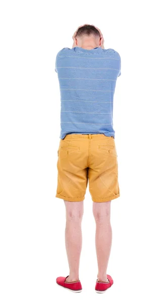 怒っている若い男のショート パンツや t シャツの背面図. — ストック写真