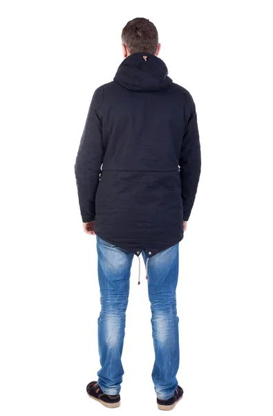 Vista posterior de hombre guapo en chaqueta de invierno mirando hacia arriba. — Foto de Stock