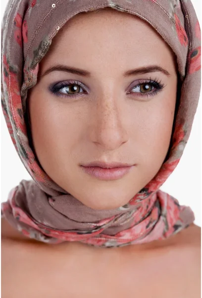 Portrait of white-skinned girl in a turban. — Stock Photo, Image