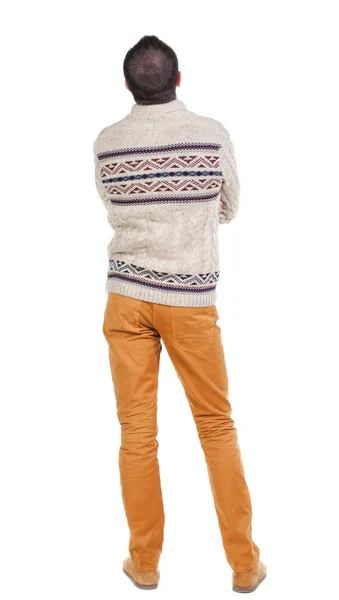 후면 따뜻한 스웨터 찾고에 잘생긴 남자의 모습. — 스톡 사진