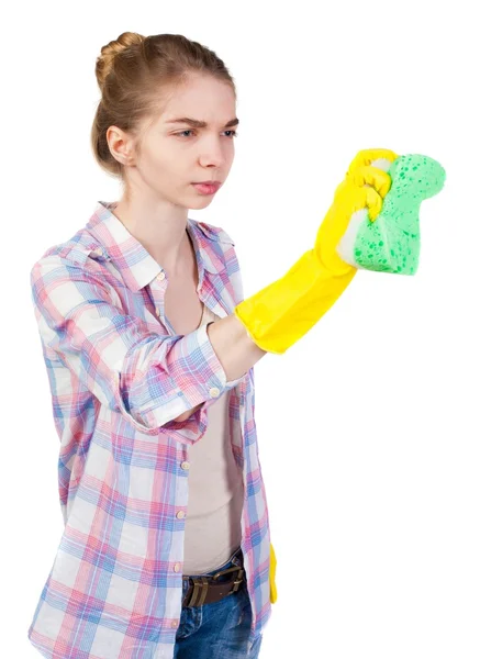 Вид спереду домогосподарки в рукавичках з губкою і миючим засобом . — стокове фото