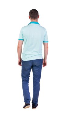 Arkadan görünüş-yakışıklı erkek kot pantolon ve gömlek gitme.