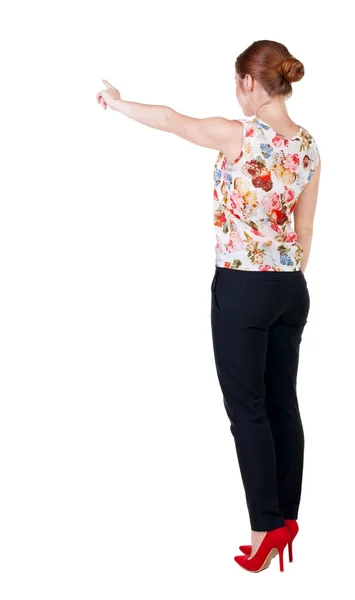Vista posterior de la mujer de negocios joven pelirroja apuntando wal —  Fotos de Stock