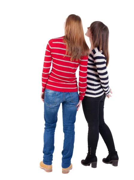Вид ззаду на двох молодих дівчат — стокове фото