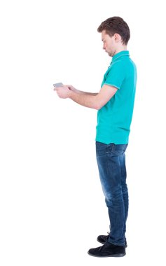 cep telefonu iş adamı arkadan görünüm kullanır.