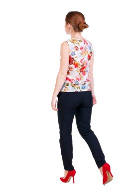 yürüyen kadın arkadan görünüm